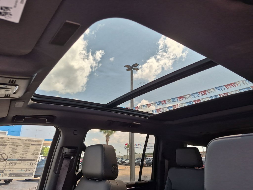 2026 Chevrolet Suburban LT - Photo 18