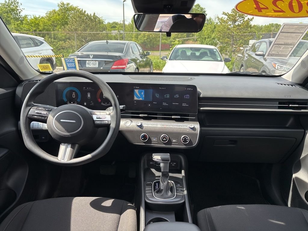 Used 2024 Black Hyundai SE image 16