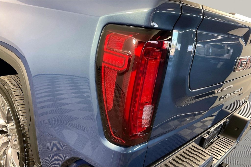 Used 2025 Blue GMC Denali image 21