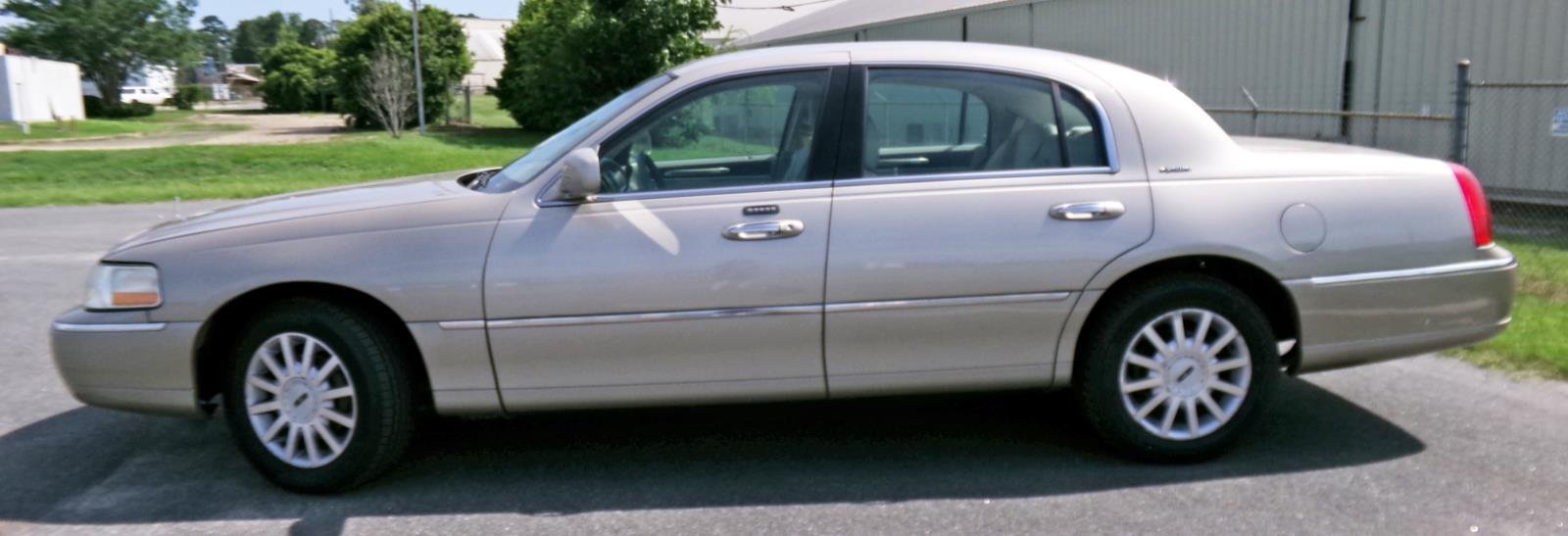 Used 2007 Lincoln Town Car Signature with VIN 1LNHM81W57Y624442 for sale in Blakely, GA