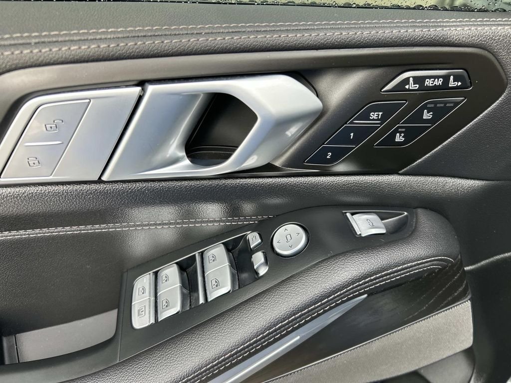 Used 2021 Arctic Gray Metallic BMW xDrive40i image 30