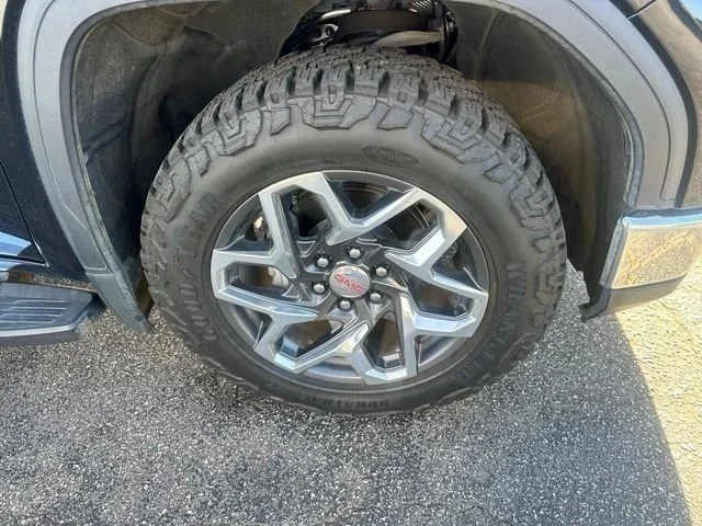 Used 2024 Onyx Black GMC SLT image 6