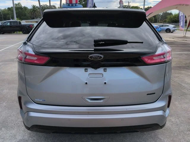 Used 2022 Silver Ford SE image 5