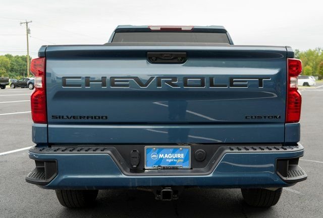 Used 2024  Chevrolet Custom image 7