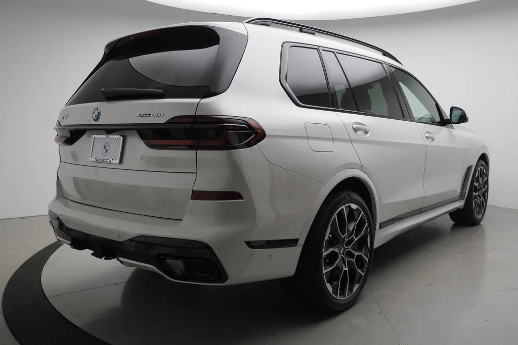New 2027 Mineral White Metallic BMW xDrive40i image 3