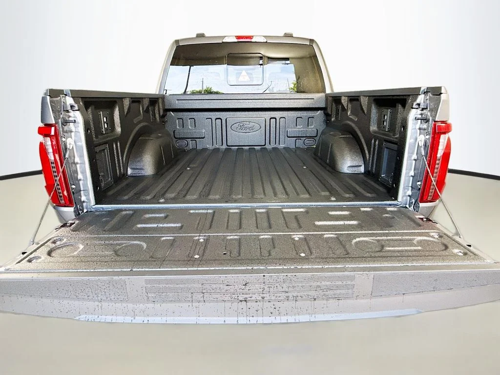 New 2026 Carbonized Gray Metallic Ford XLT image 26