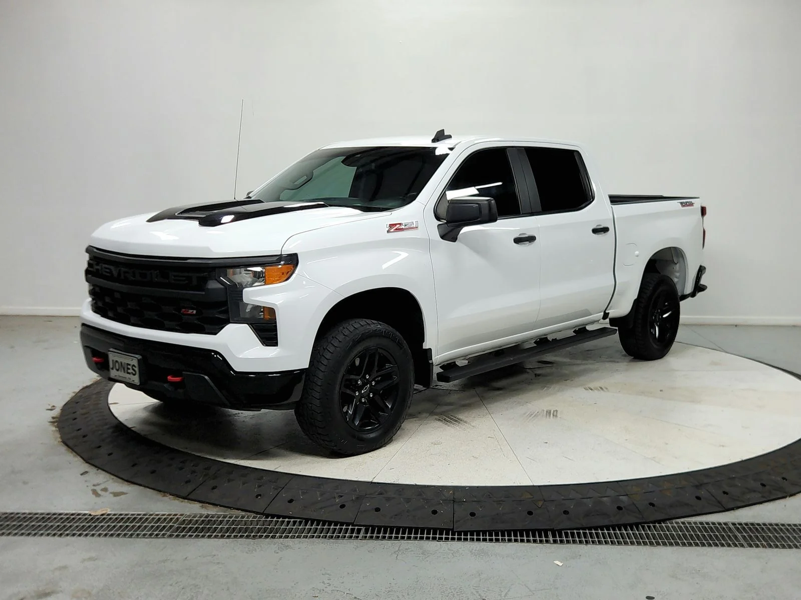 Used 2022 White Chevrolet Custom Trail Boss image 4