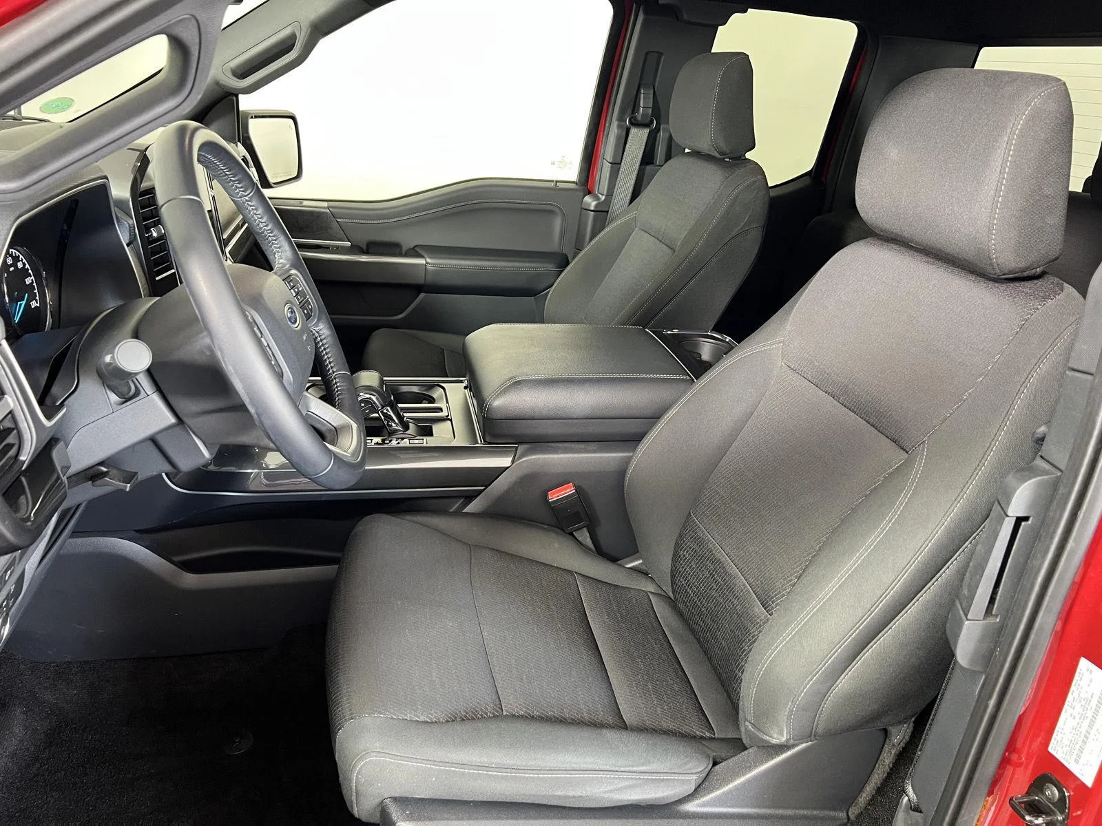 Used 2022  Ford XL image 4