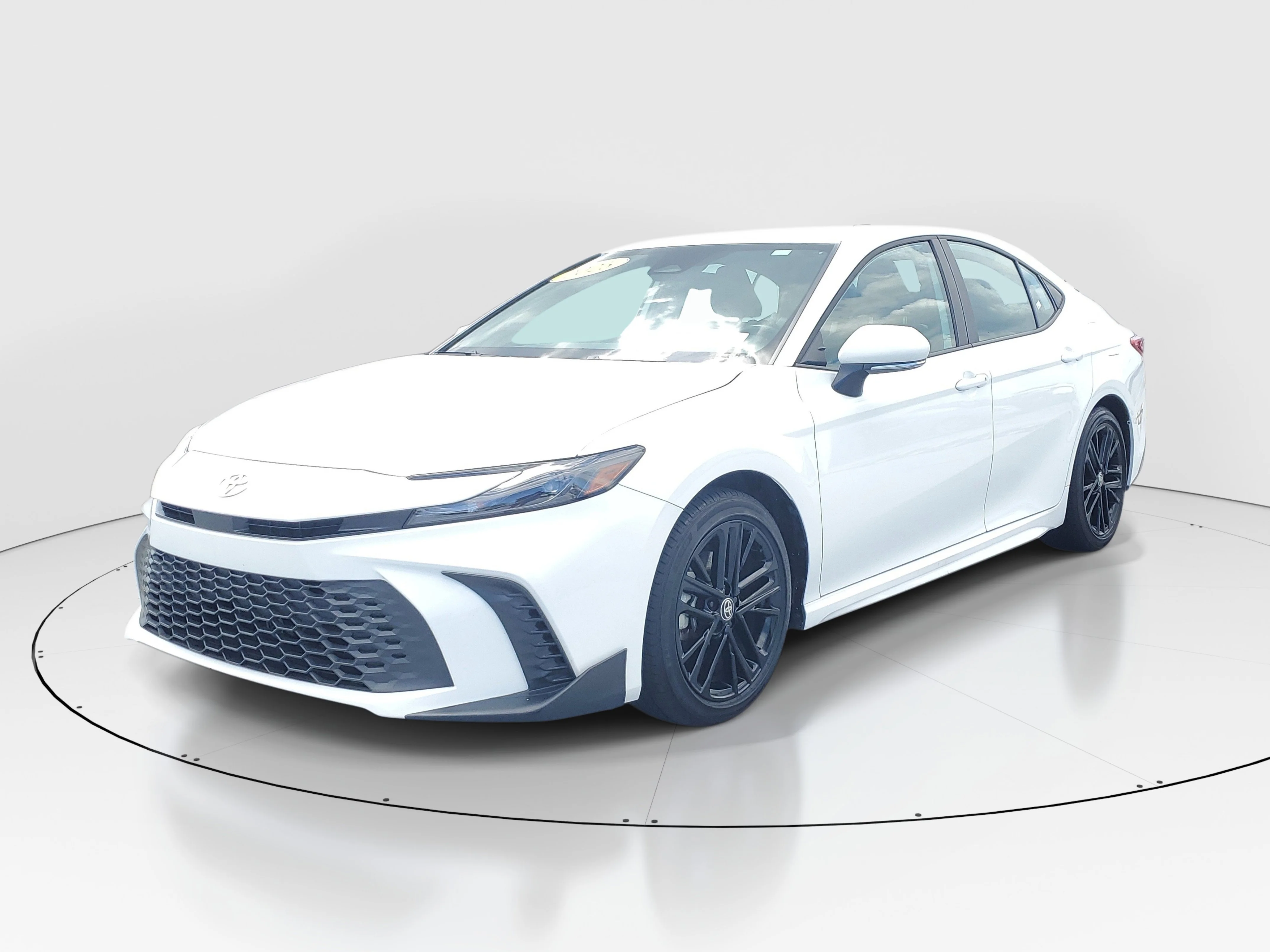 Certified Used 2025 Ice Toyota SE image 3