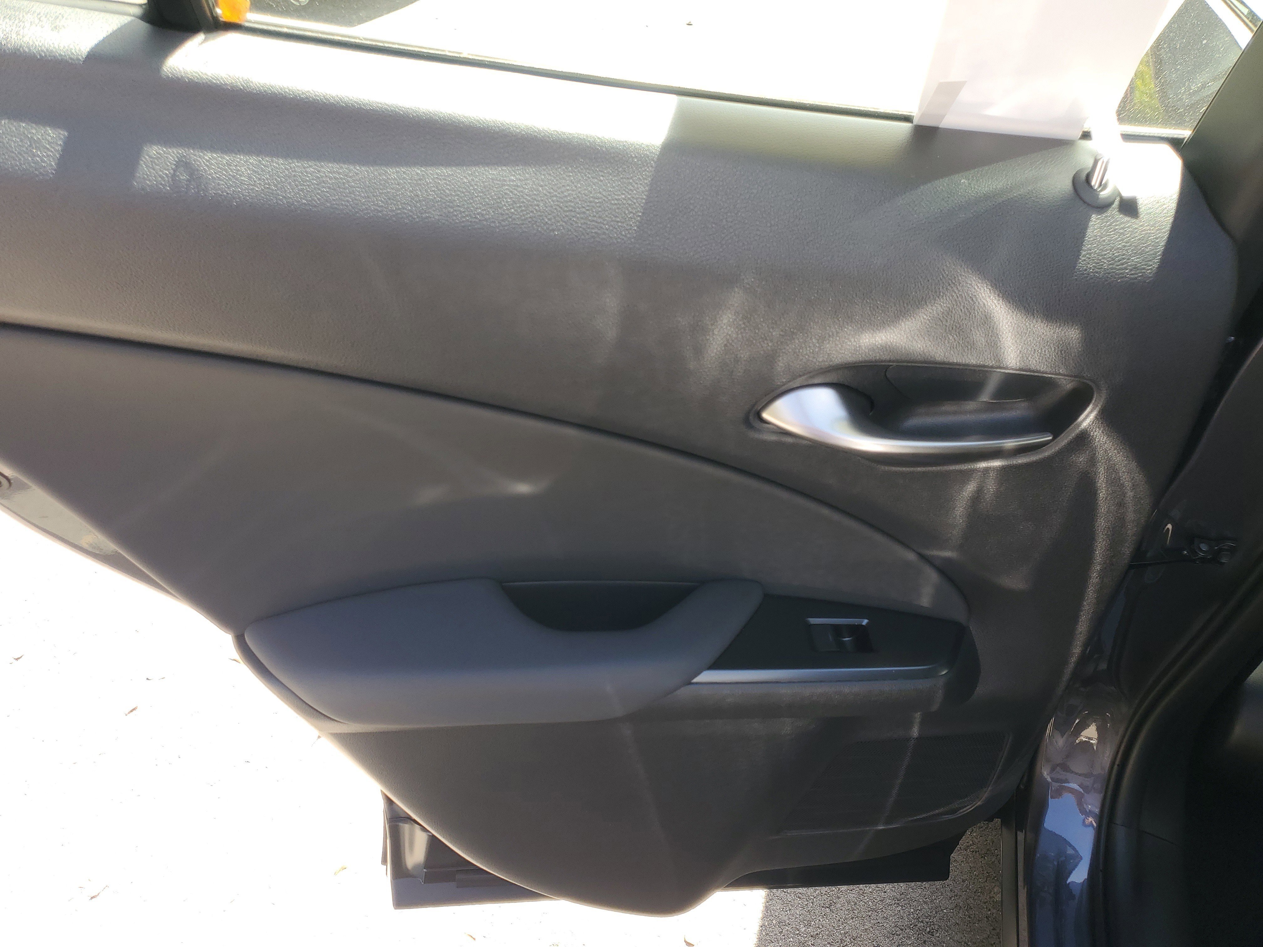 2025 Lexus UX Hybrid 300h - Photo 14