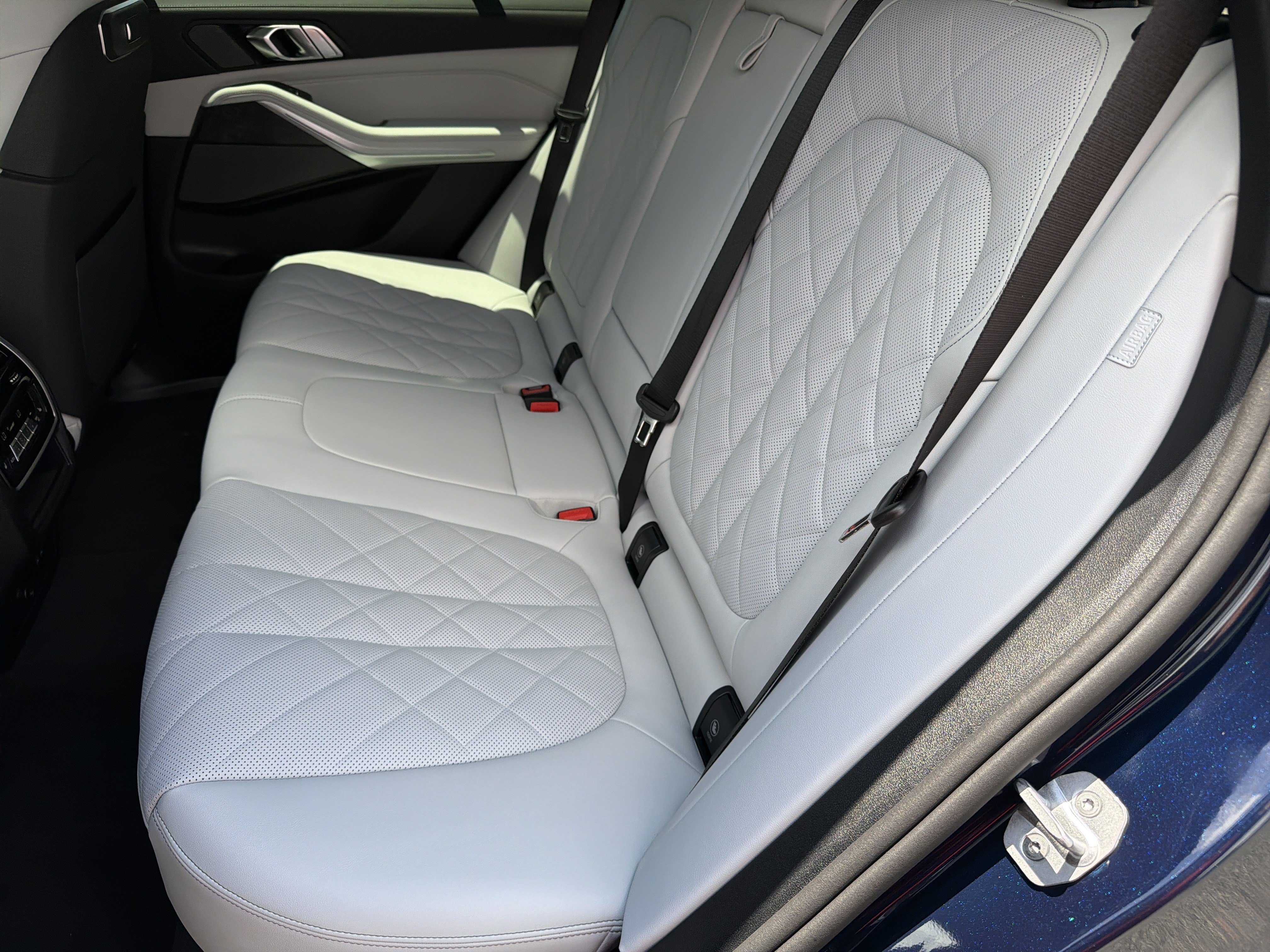 New 2026 Tanzanite Blue II Metallic BMW sDrive40i image 19