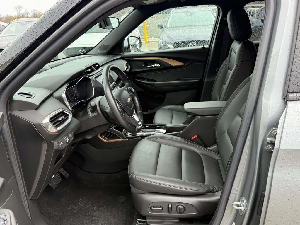 Used 2023 Gray Chevrolet ACTIV image 9