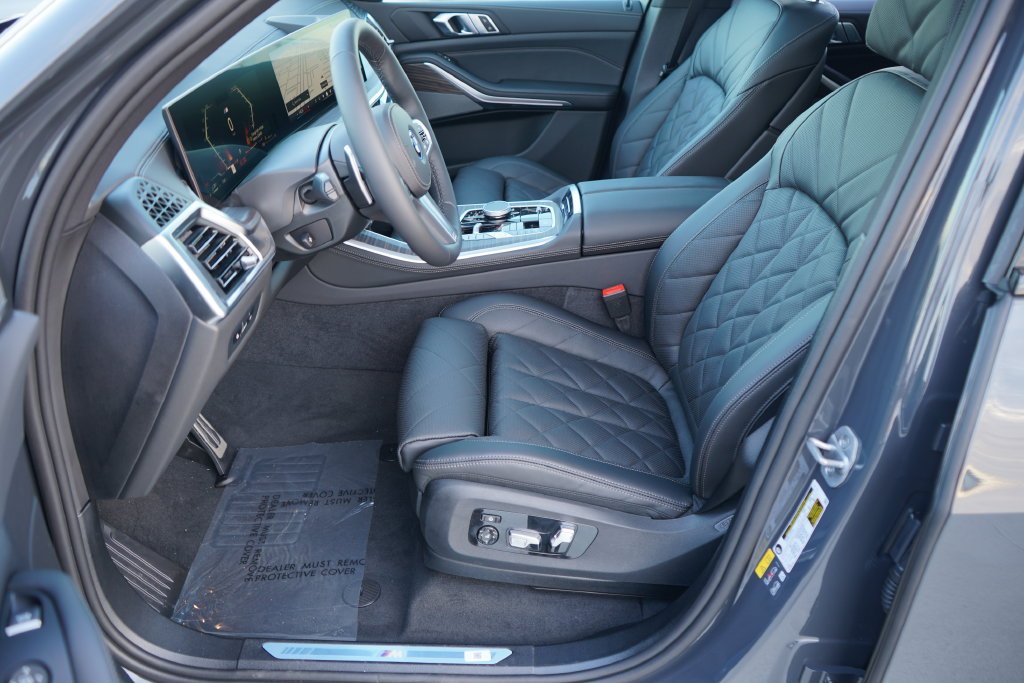 Used 2026 Dravit Grey Metallic BMW xDrive50e image 11