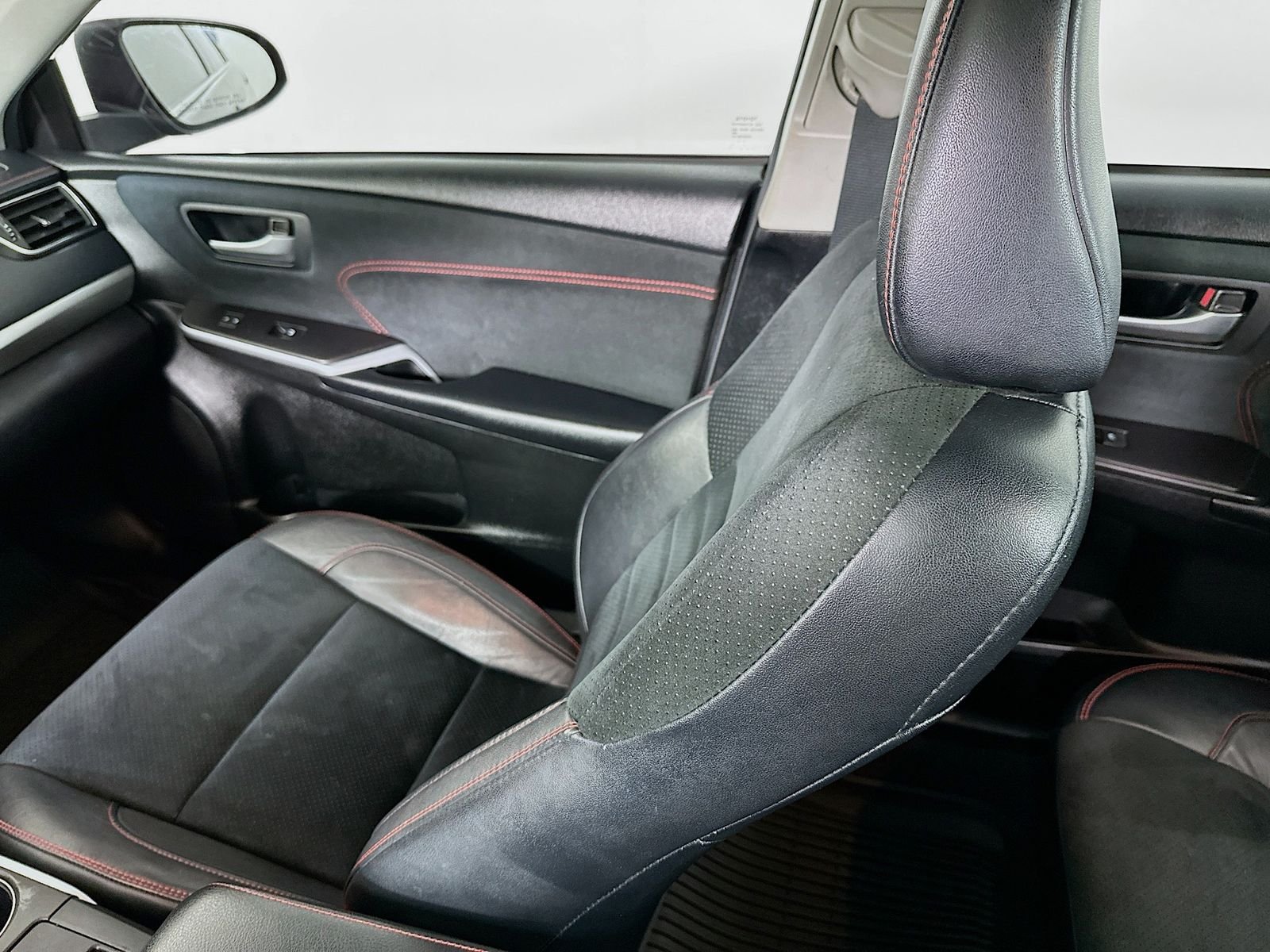 Used 2017 Midnight Black Metallic Toyota XSE image 24