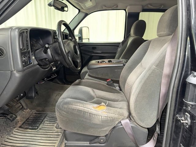 Used 2004 Dark Gray Metallic Chevrolet LS image 17