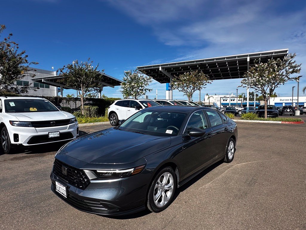 Used 2024  Honda LX image 2