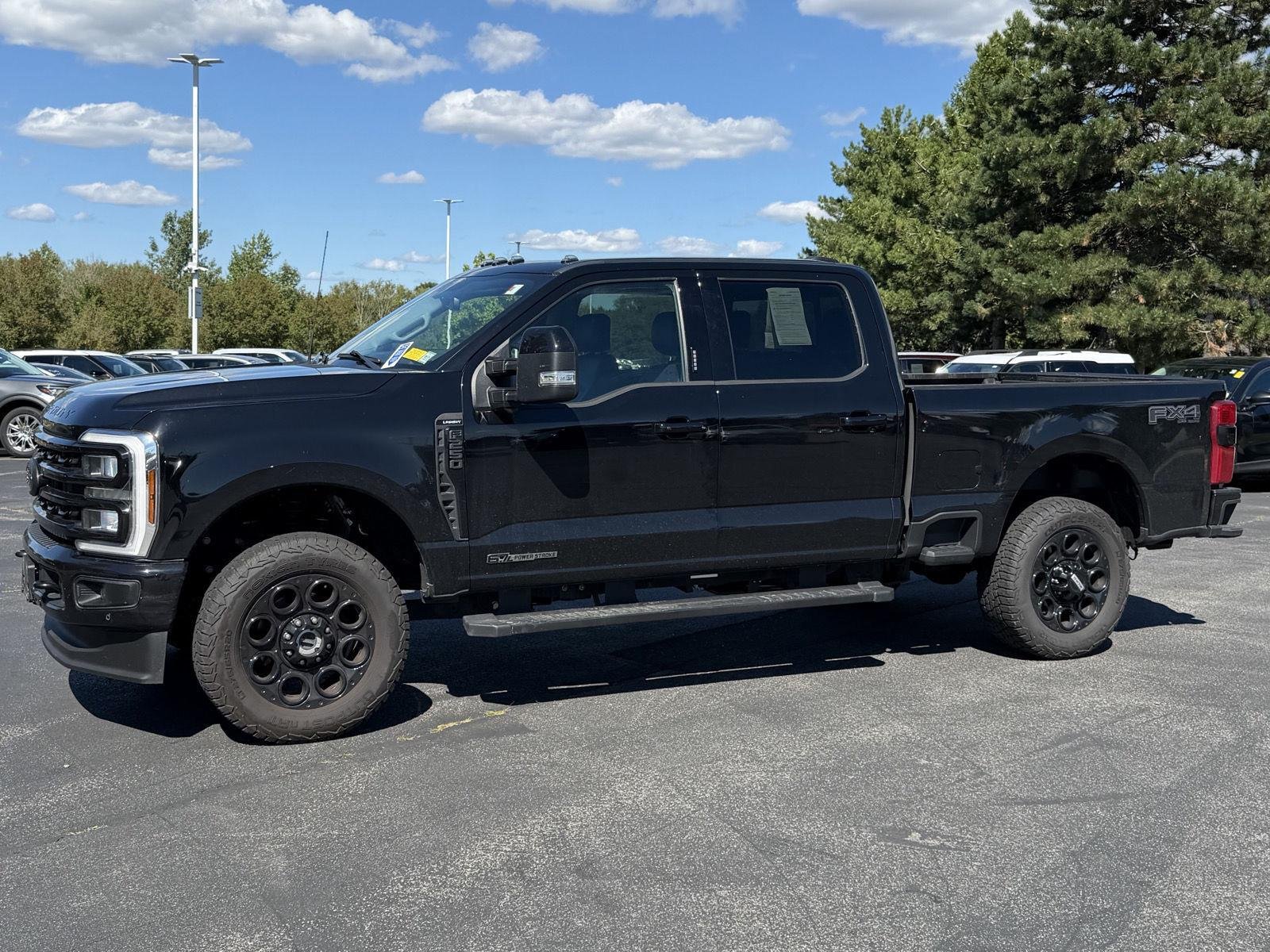 Used 2024  Ford LARIAT image 4