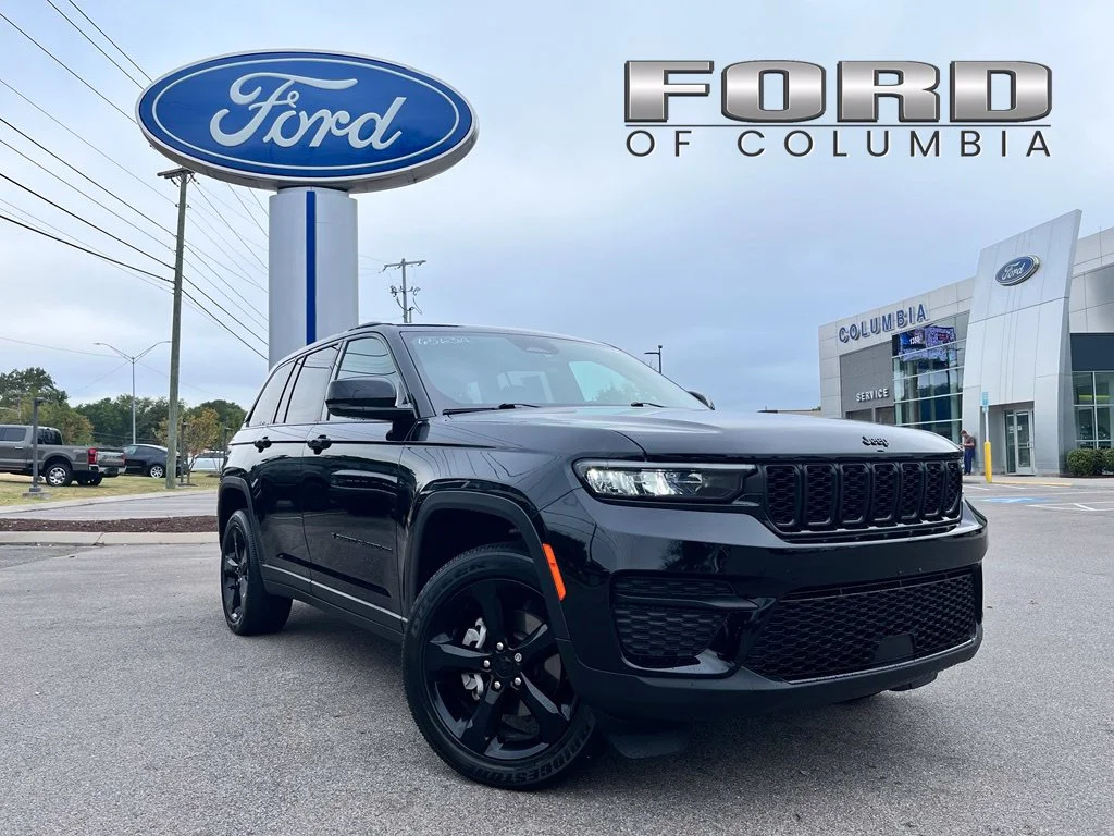 Used 2025 Black Jeep Altitude X image 1