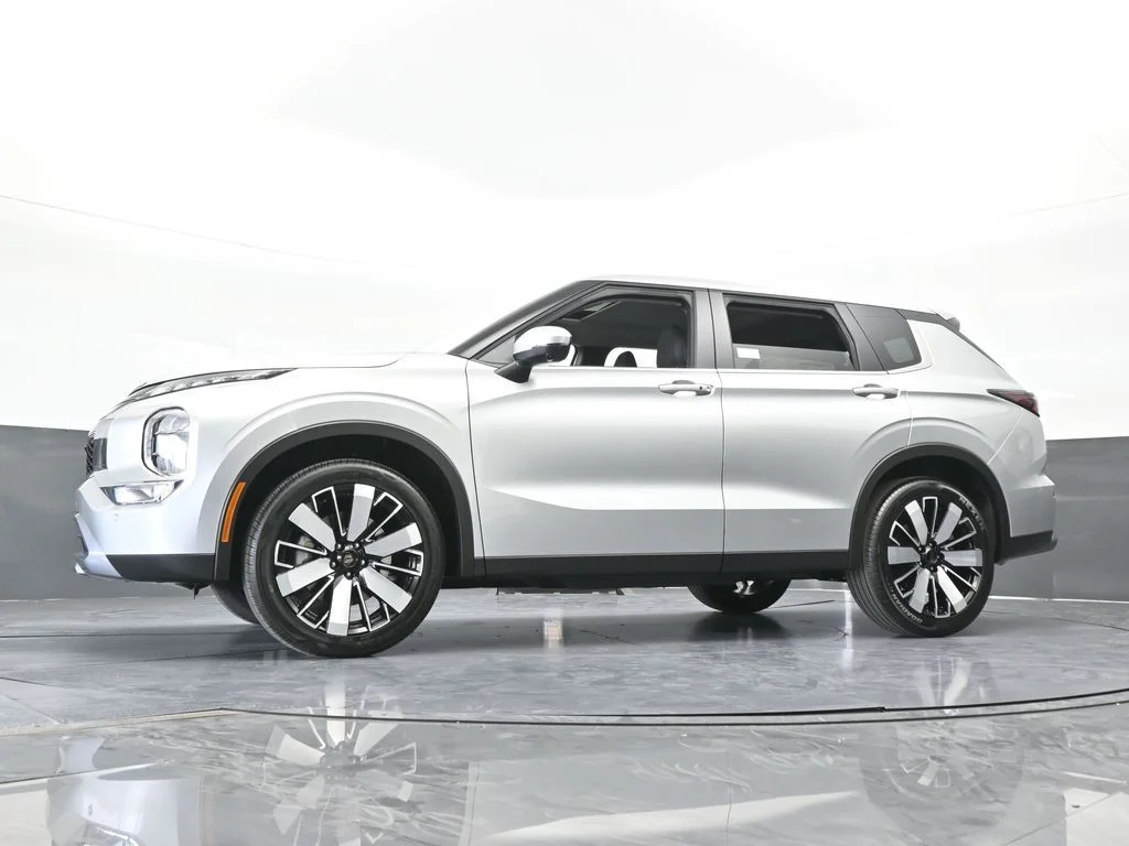 New 2026 Silver Alloy Mitsubishi SE image 57