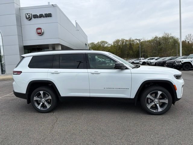 New 2026 Bright White Clear-Coat Exterior Paint Jeep Limited image 2
