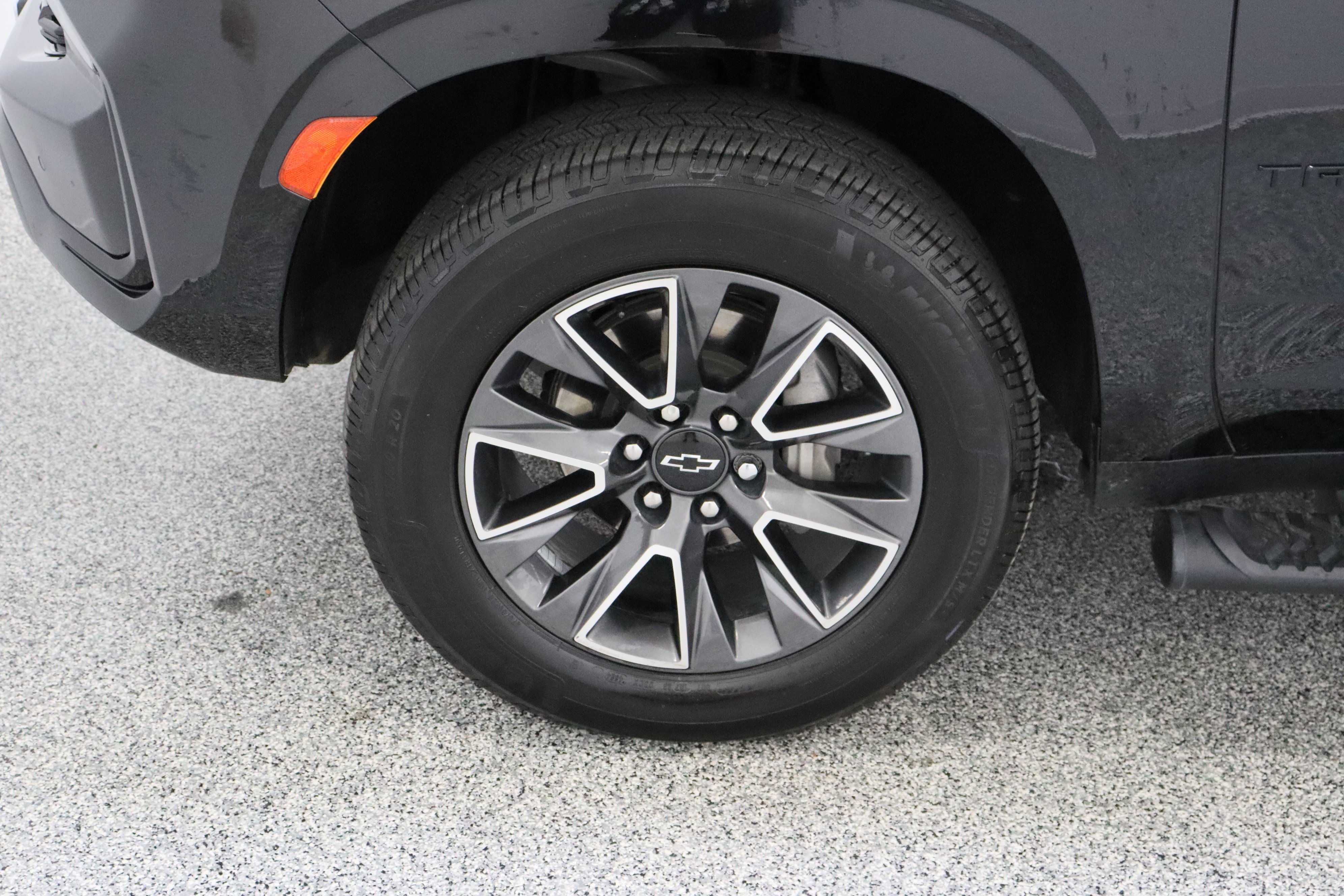 Used 2024 Black Chevrolet Z71 5.3L image 11