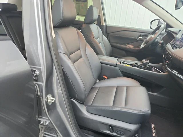 Used 2025 Gray Nissan SL image 39