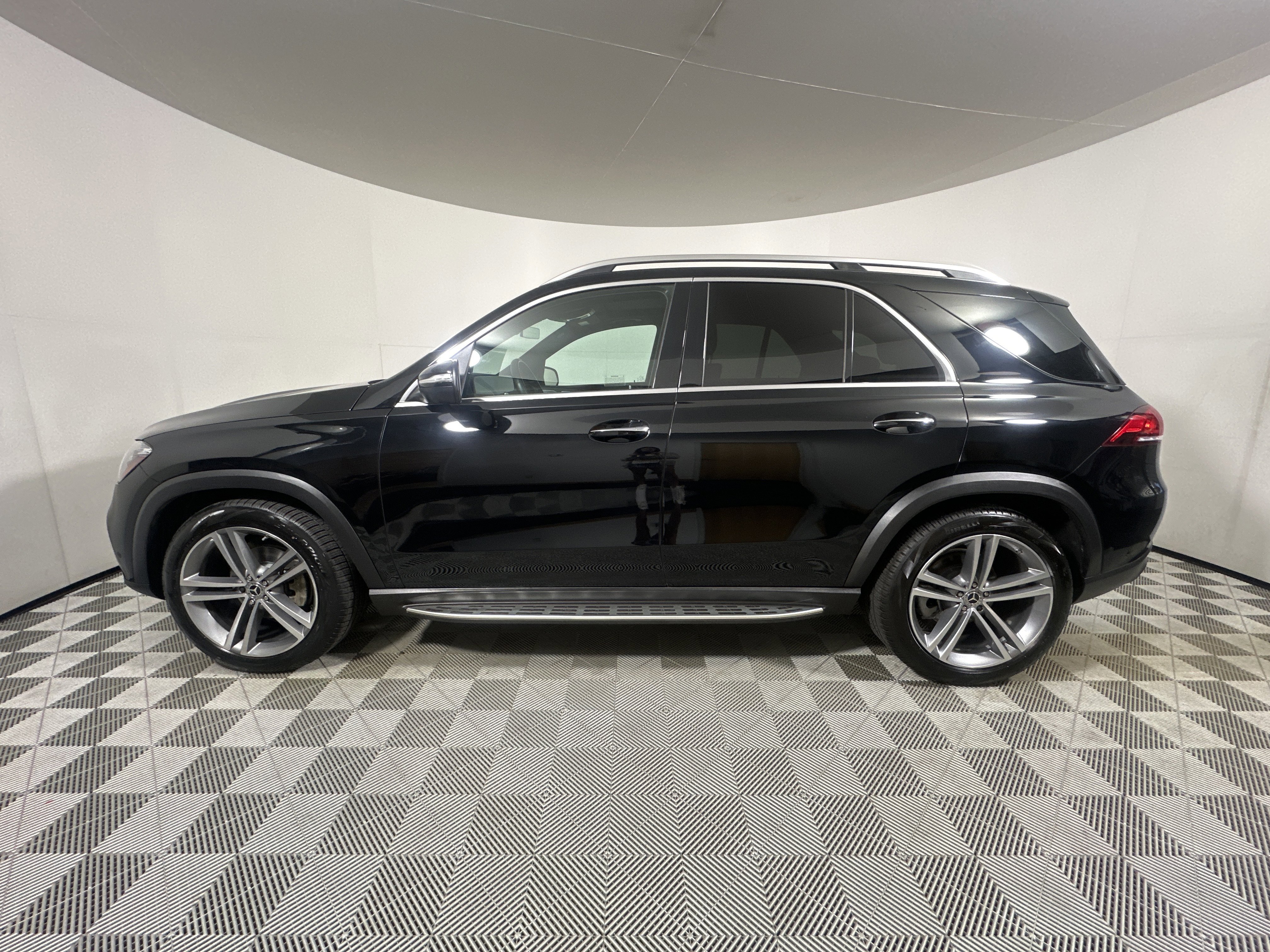 Certified Used 2022 Black Mercedes-Benz GLE 350 image 4