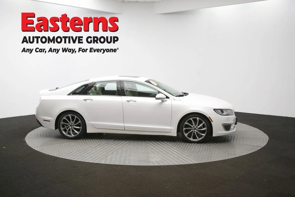 Used 2019 White Lincoln Reserve image 47
