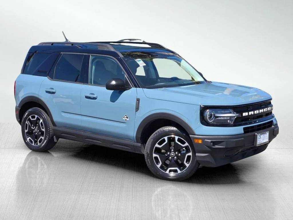 Used 2021  Ford Outer Banks image 1