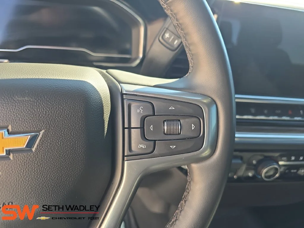 Used 2025 Sterling Gray Metallic Chevrolet LT image 17
