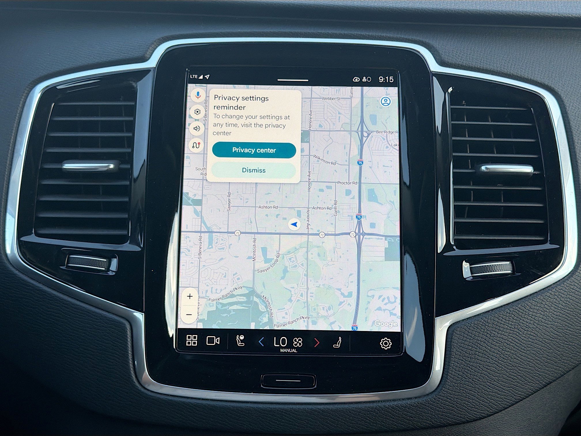 Used 2024 Vapour Gray Metallic Volvo Plus Bright Theme image 31