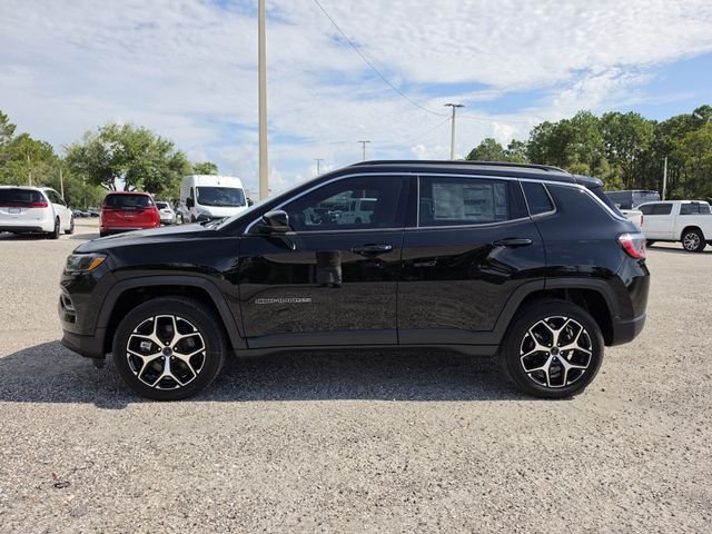 New 2026 Diamond Black Crystal Pearl-Coat Exterior Paint Jeep Limited image 6