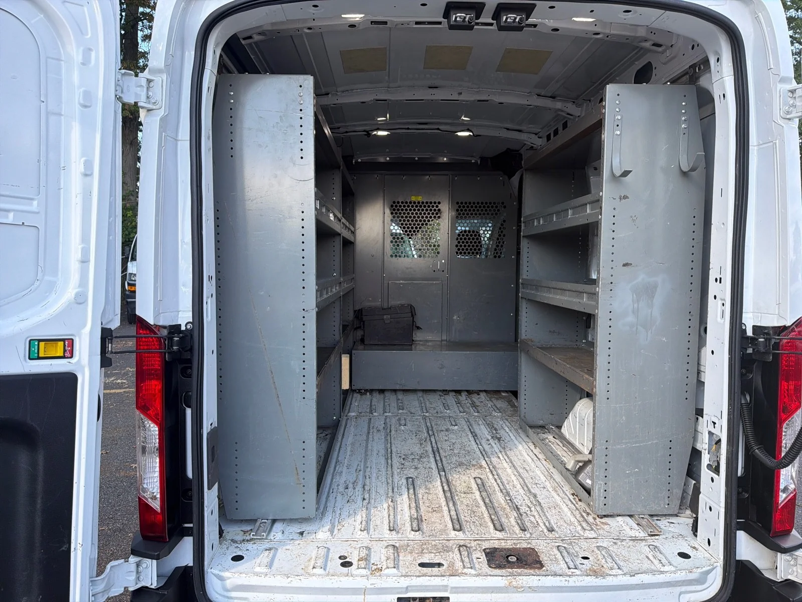 Used 2020 Oxford White Ford T250 MED ROOF image 8