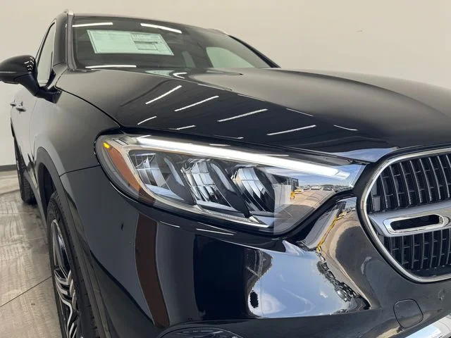 New 2027 Black Mercedes-Benz GLC 300 image 33
