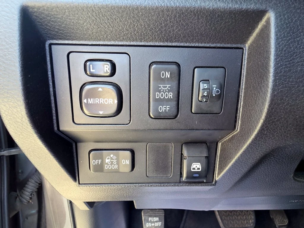 Used 2015 Gray Toyota SR5 image 21