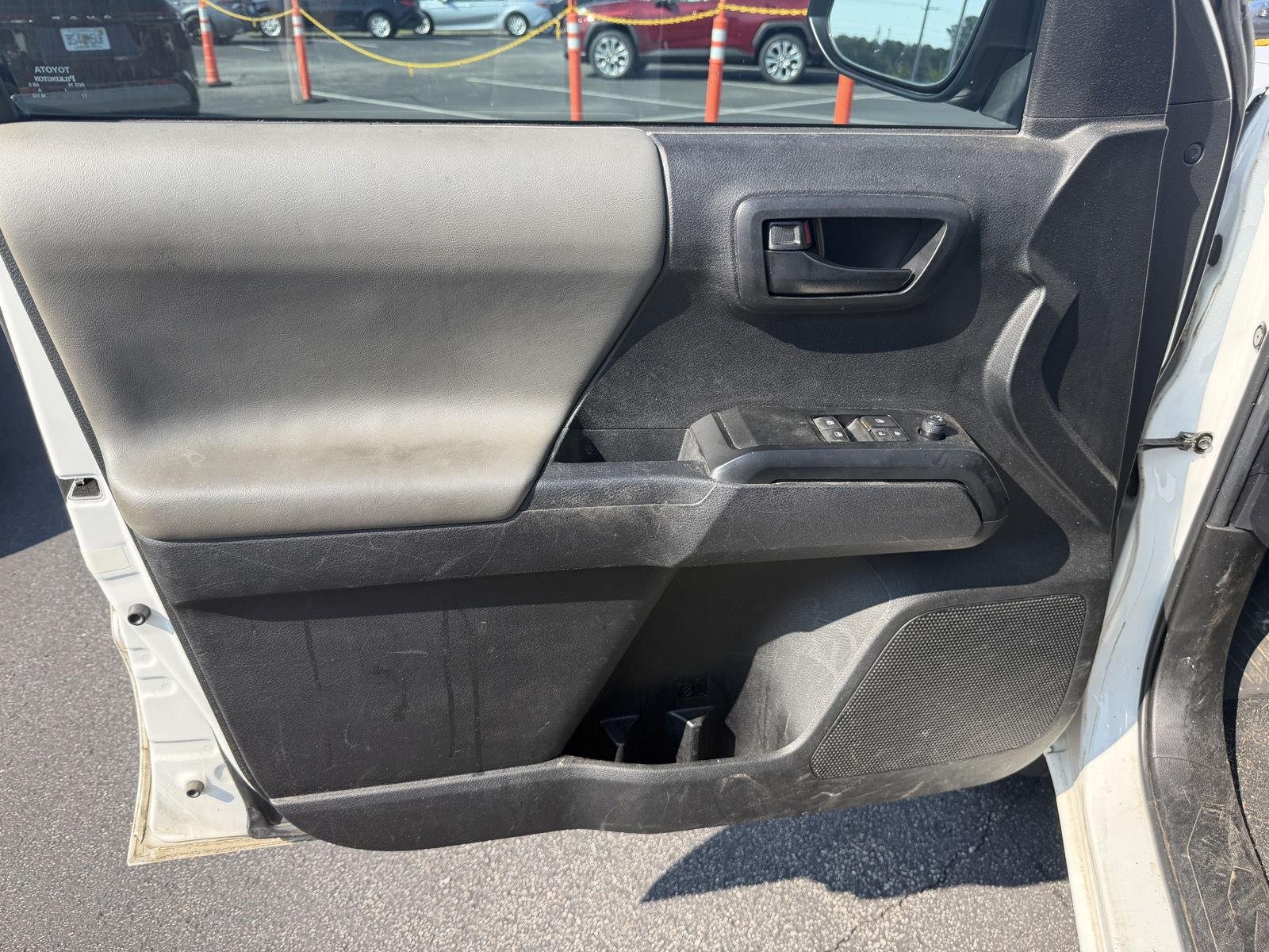 Used 2023 Ice Cap Toyota SR V6 image 10