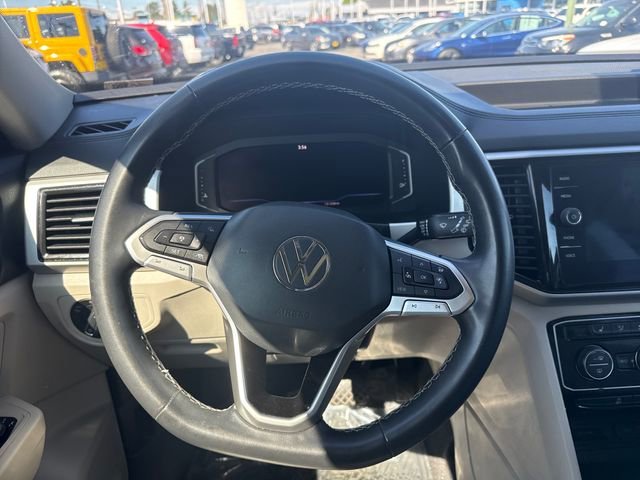 Used 2022 Deep Black Pearl Volkswagen 3.6L V6 SEL image 19