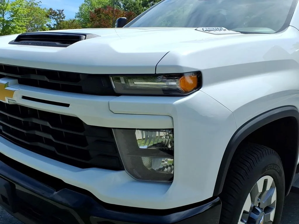 Used 2024 White Chevrolet Custom image 26