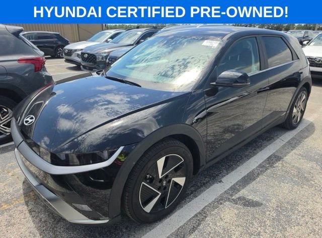 Certified Used 2025 Abyss Black Hyundai SE image 1