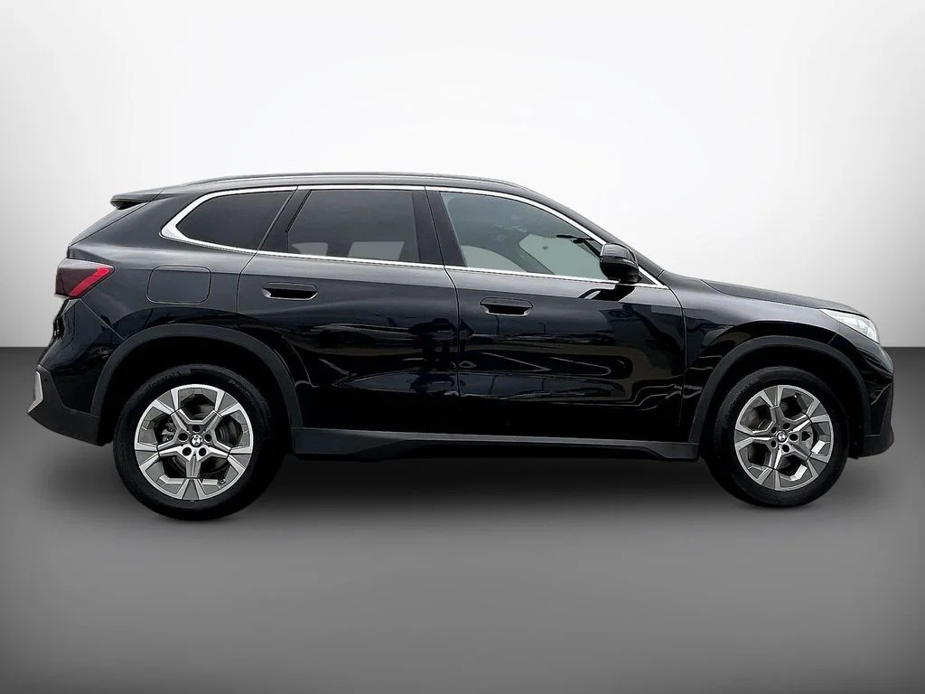 Used 2023 Black Sapphire Metallic BMW xDrive28i image 8