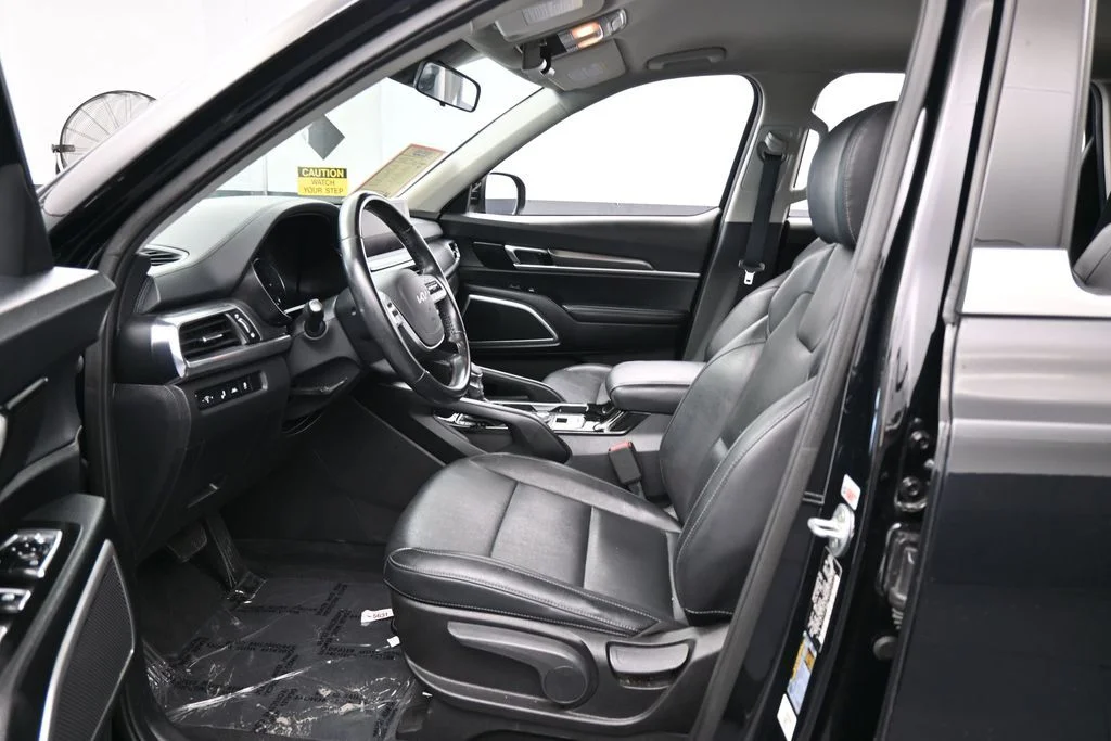 Used 2022 Ebony Black Kia LX image 11