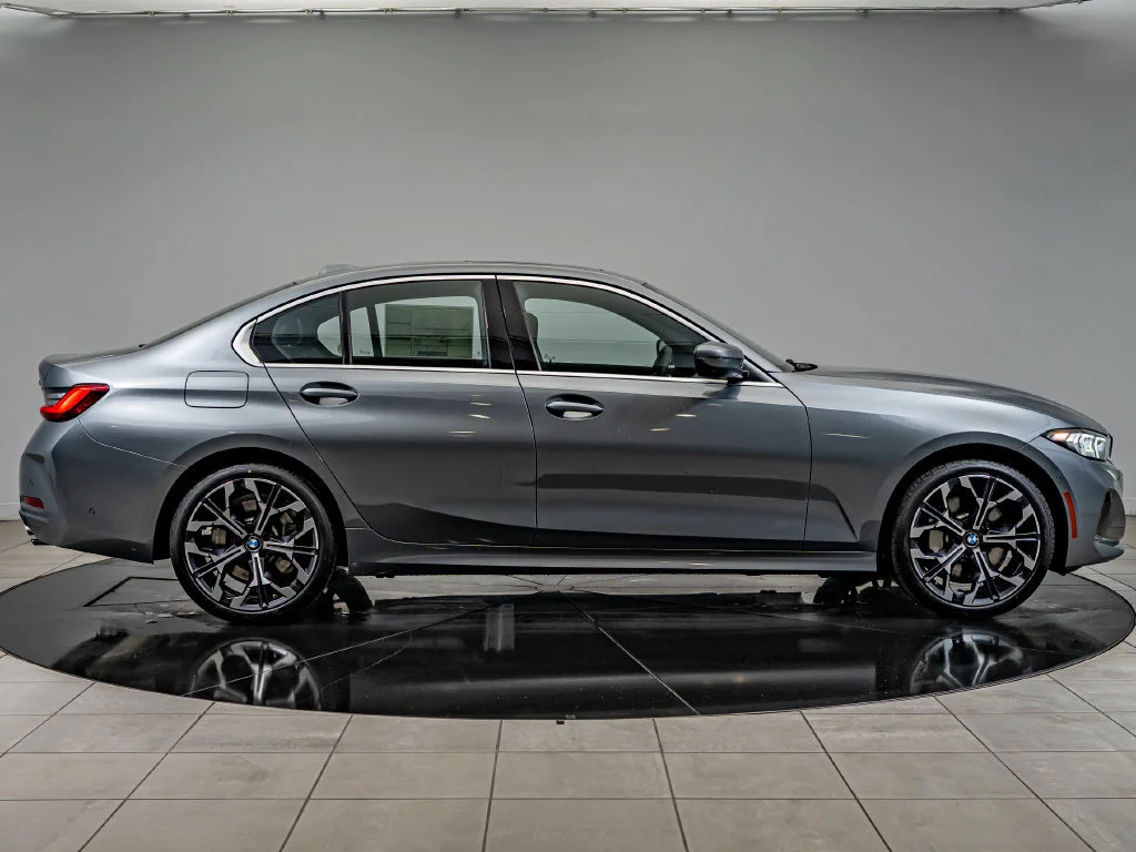 New 2026 Skyscraper Grey Metallic BMW 330i xDrive image 4