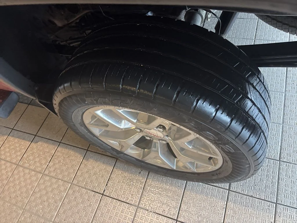 Used 2018 Red GMC SLT image 21