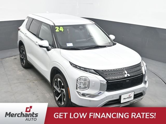 Used 2024 White Mitsubishi SE image 23