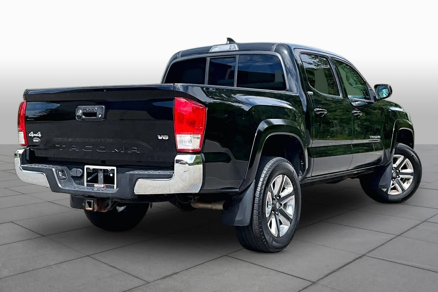 Used 2017 Black Toyota SR5 image 12