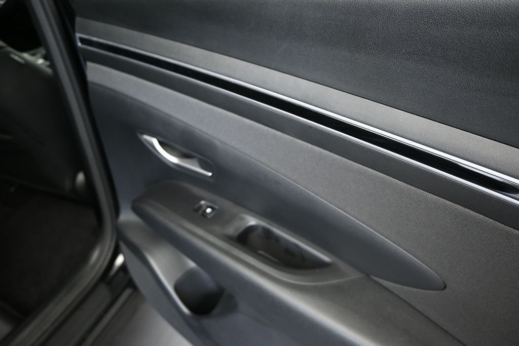 Used 2024 Black Hyundai SEL image 21