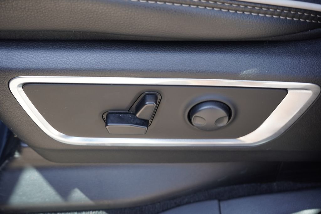 Used 2025 Billet Silver Metallic Clearcoat Ram Laramie image 25