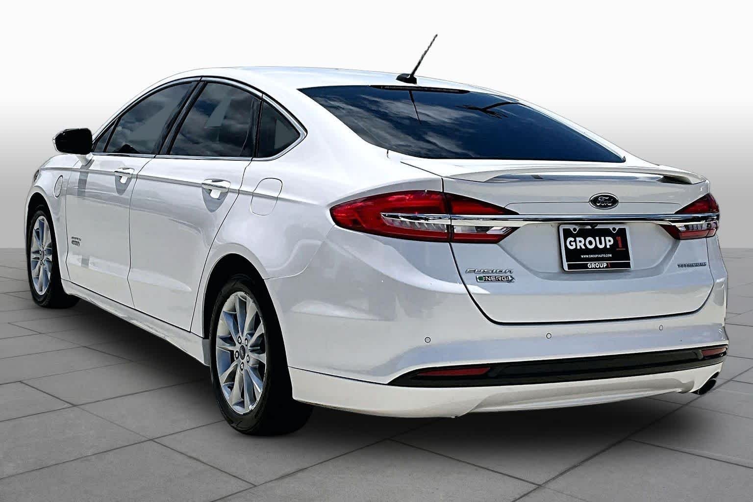 Used 2017 White Platinum Metallic Tri-Coat Ford Titanium image 12