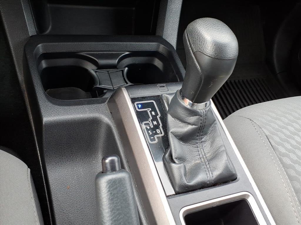 Used 2022 Midnight Black Metallic Toyota SR5 V6 image 23
