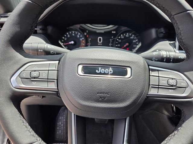 New 2026 Bright White Clearcoat Jeep Latitude image 15